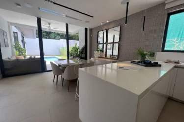 Bright dining room with pool view through sliding doors in Explora Panama Pacifico home