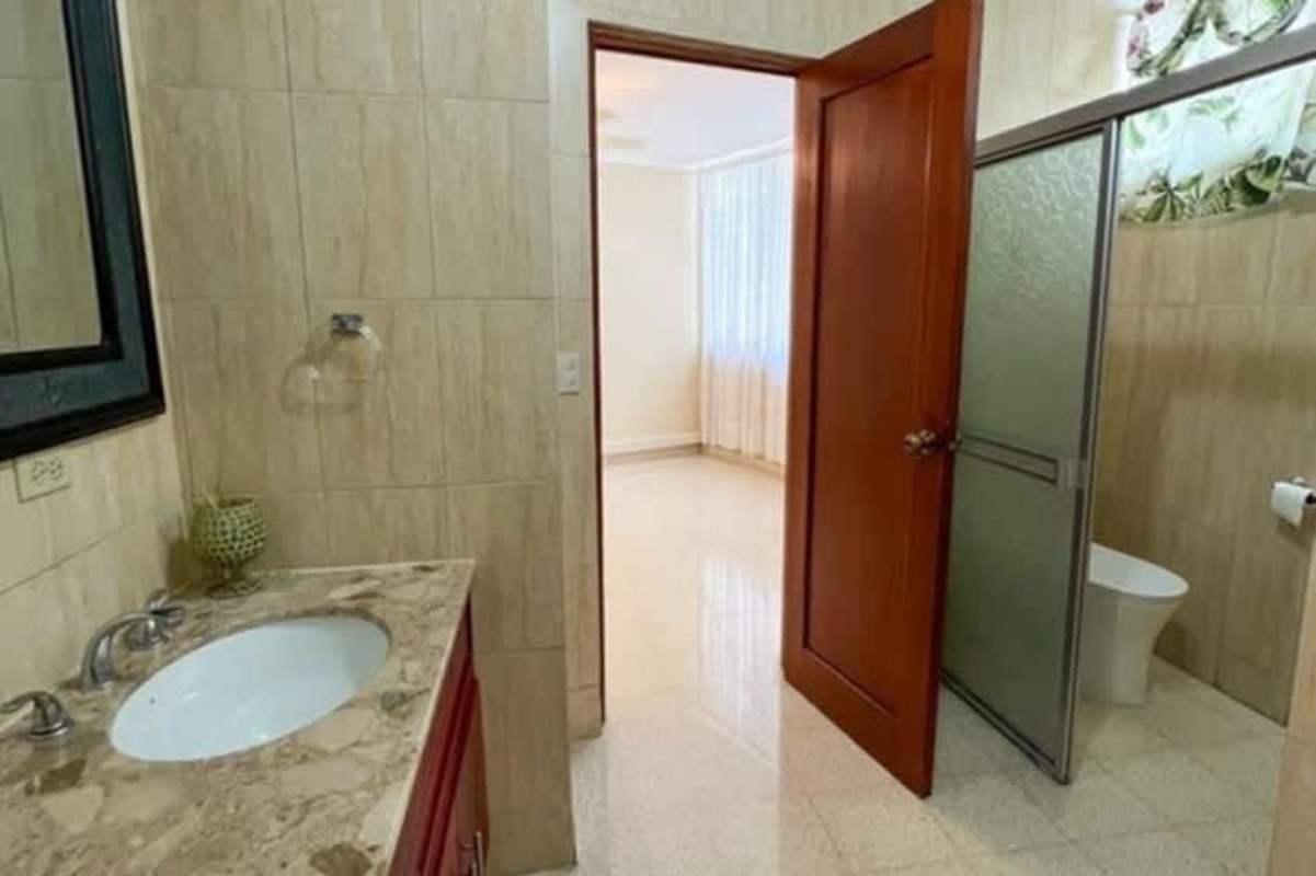 Second bedroom with closet and AC in PH Mar del Sur Punta Paitilla Panama