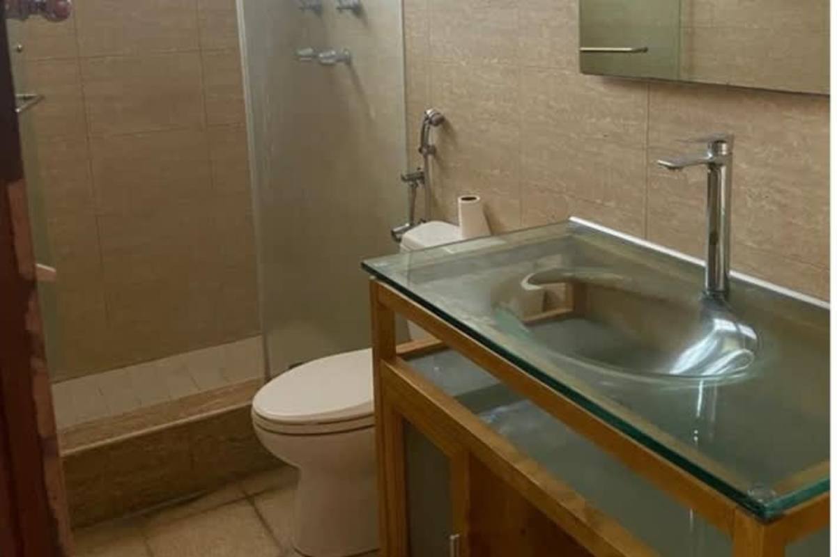 Secondary bedroom with built-in closet and large window PH Alexandra Betania Panama