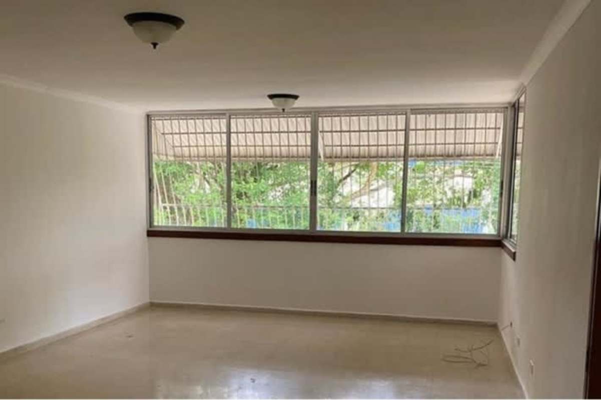 Traditional kitchen with cabinetry tile backsplash at PH Alexandra La Alameda Panama City