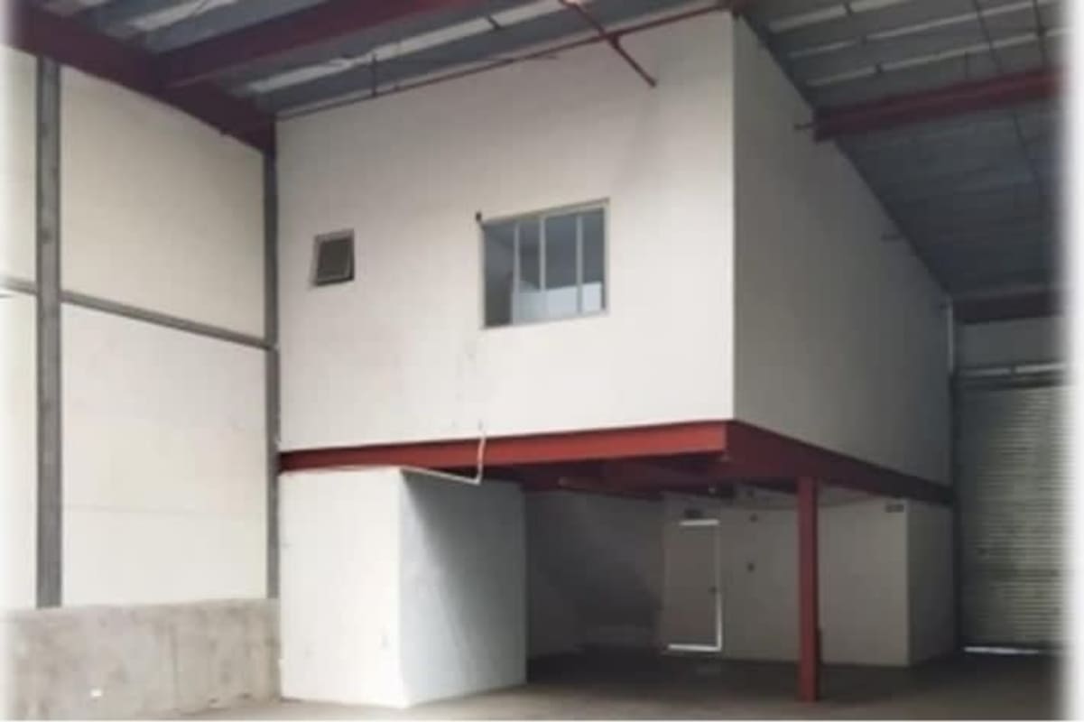 Vacant interior room with tiled floor at warehouse unit in Tocumen Office Storage Panama