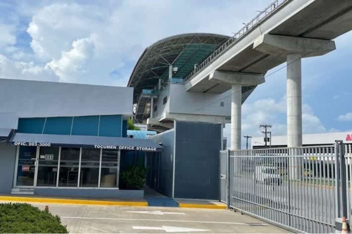 Mezzanine office with windows inside industrial warehouse at Tocumen Office Storage Panama