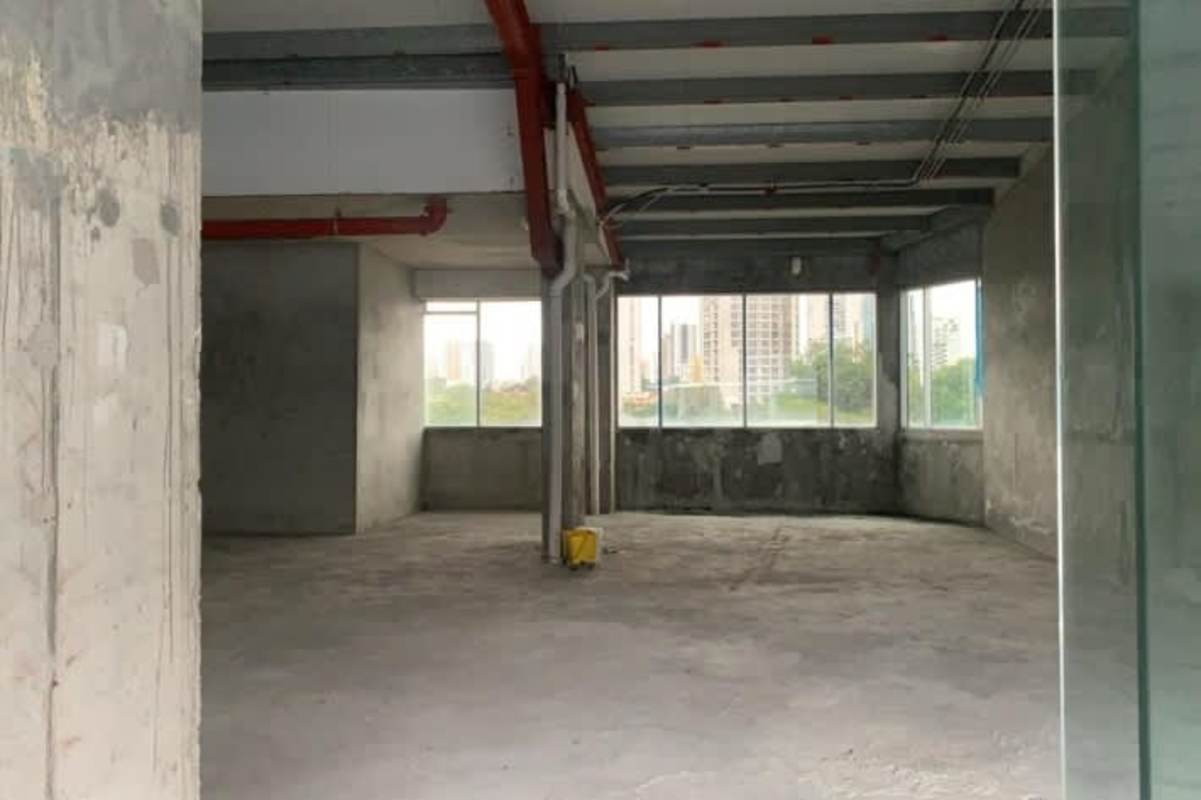 Exterior corridor with glass railings overlooking Panama City PH Via Brasil Obarrio