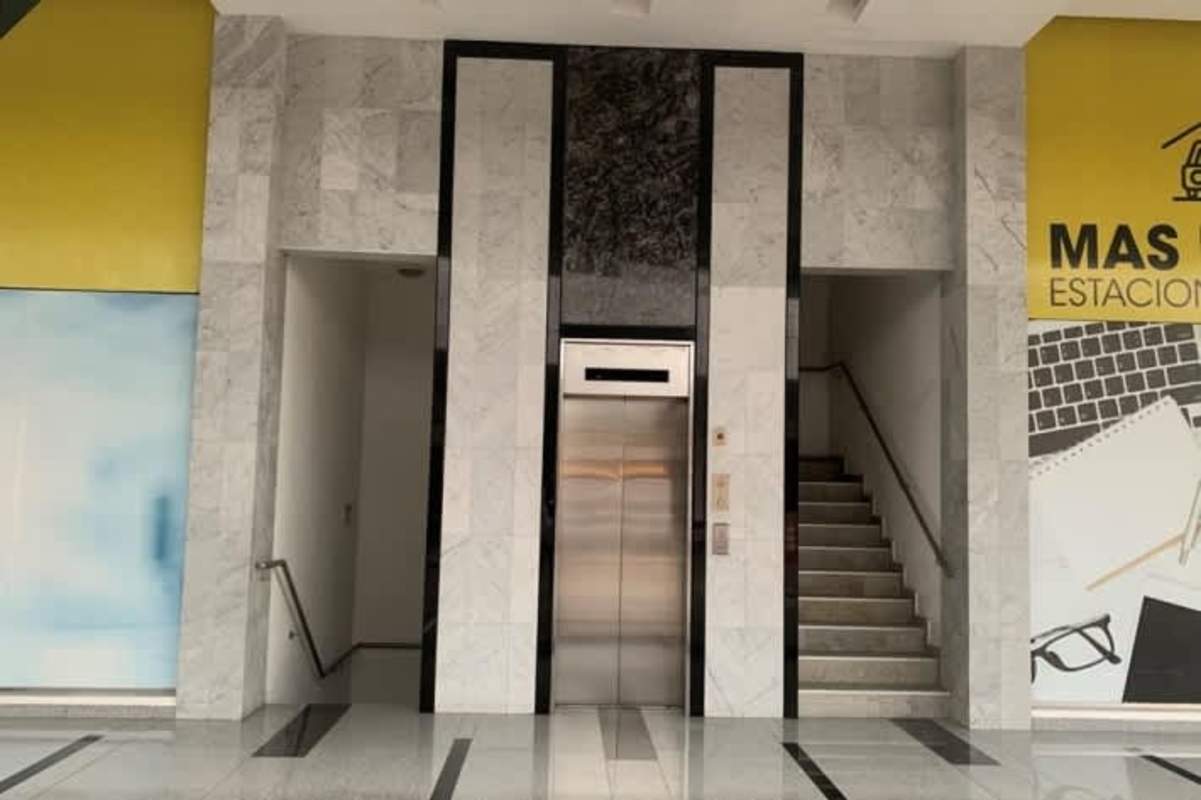 Unfinished office or retail space with exposed concrete ready for customization PH Via Brasil Business Plaza Obarrio