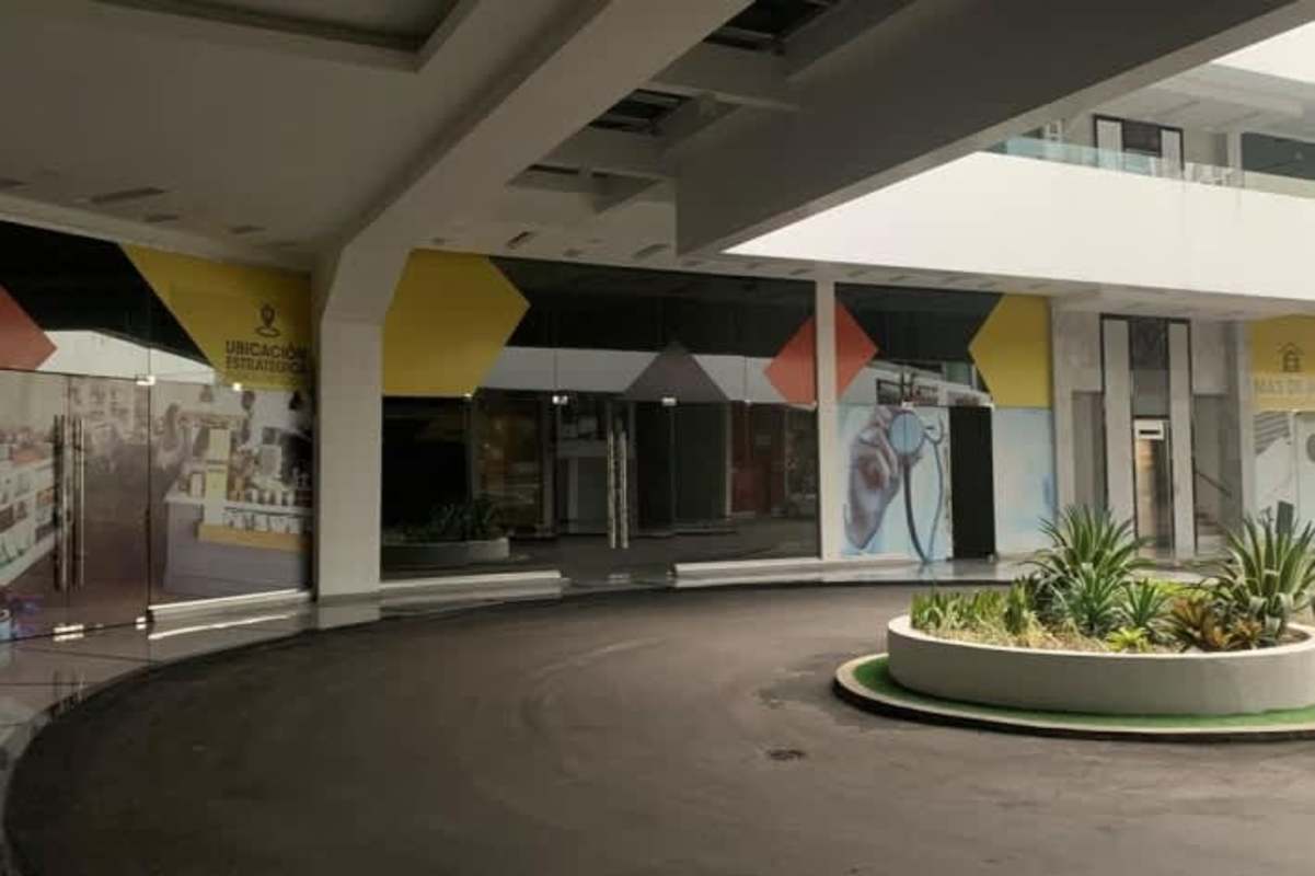 Retail storefronts with colorful accents interior driveway PH Via Brasil Business Plaza Panama City