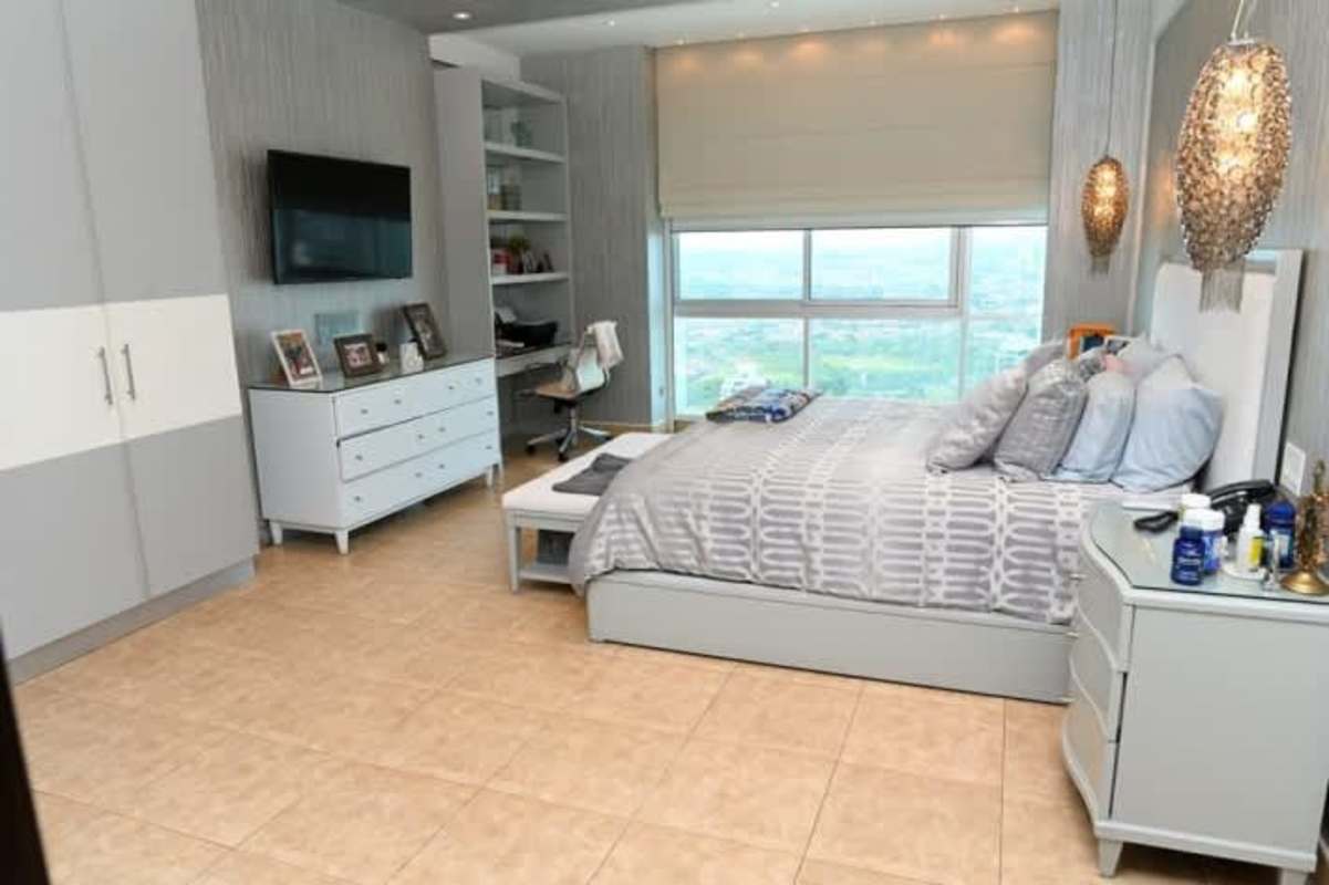 Penthouse master bathroom with ocean and skyline view at PH Titanium Costa del Este