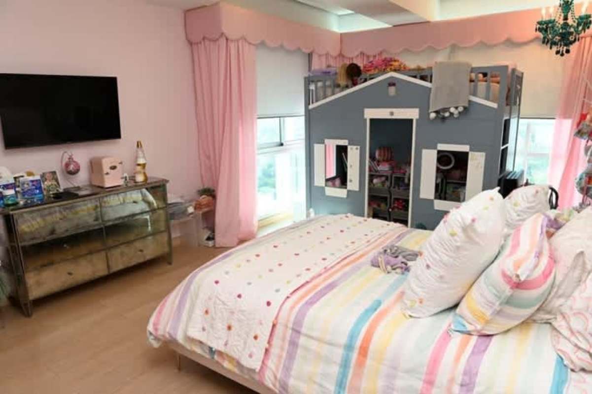 Elegant dining room with panoramic city views in luxury penthouse PH Titanium Costa del Este Panama