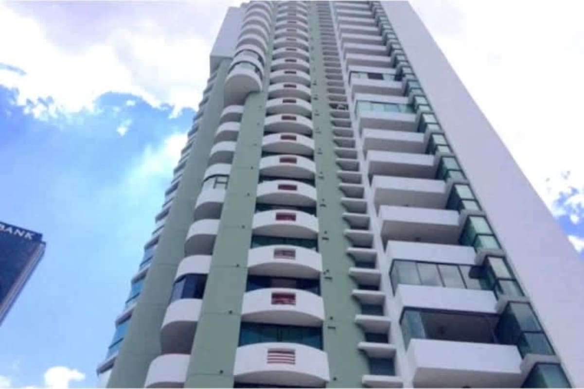 Modern 2BR Apartment PH Cosmos Obarrio with Pool Gym