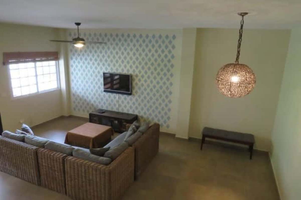 Spacious terrace for outdoor dining with hammock in Altos de Panamá Limajo