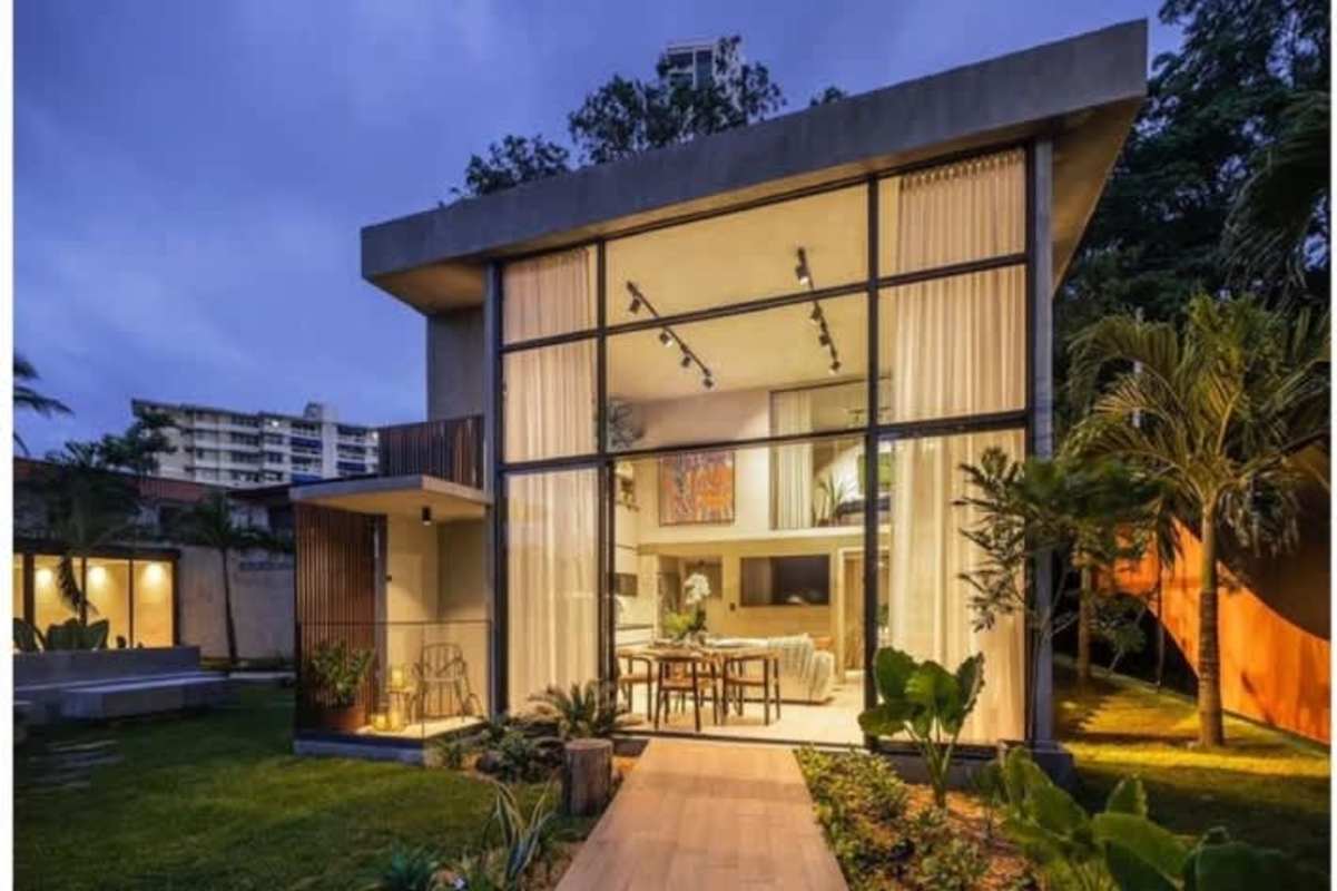 Bedroom with large window natural light built-in closet minimalist décor in PH Dovle Coco del Mar Panama