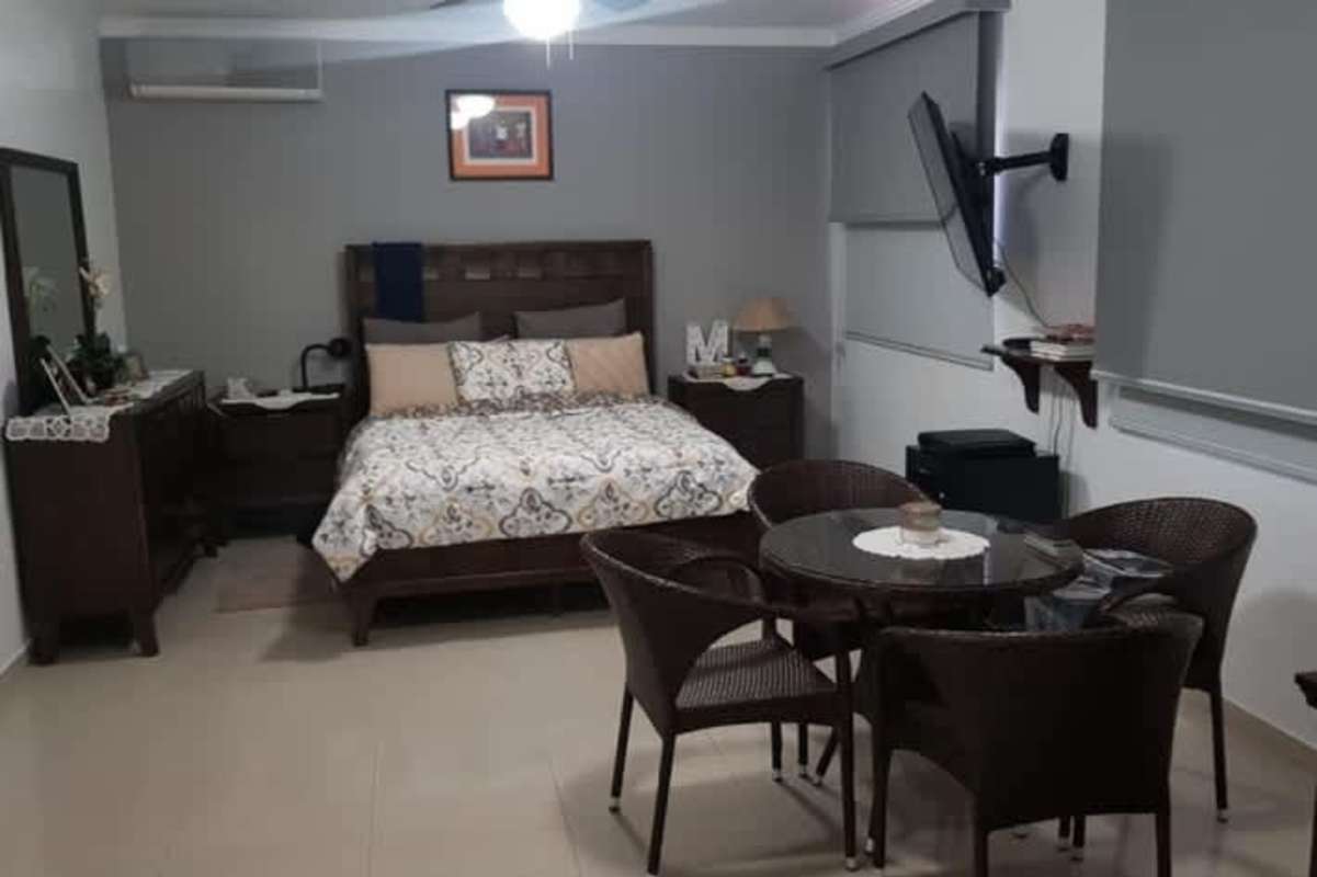 Contemporary bedroom with wardrobe and natural light La Alameda Betania