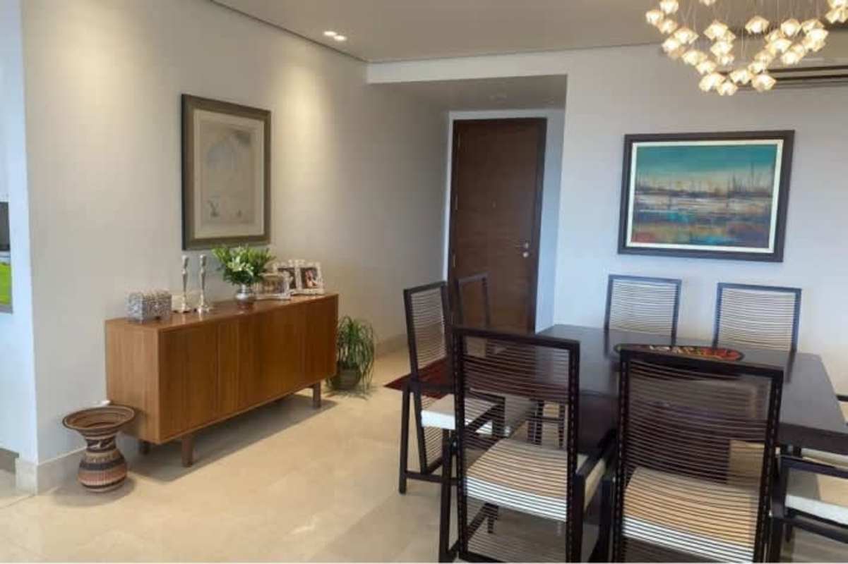 Spacious master bedroom with ensuite bathroom and panoramic golf views in PH Greenview Panama