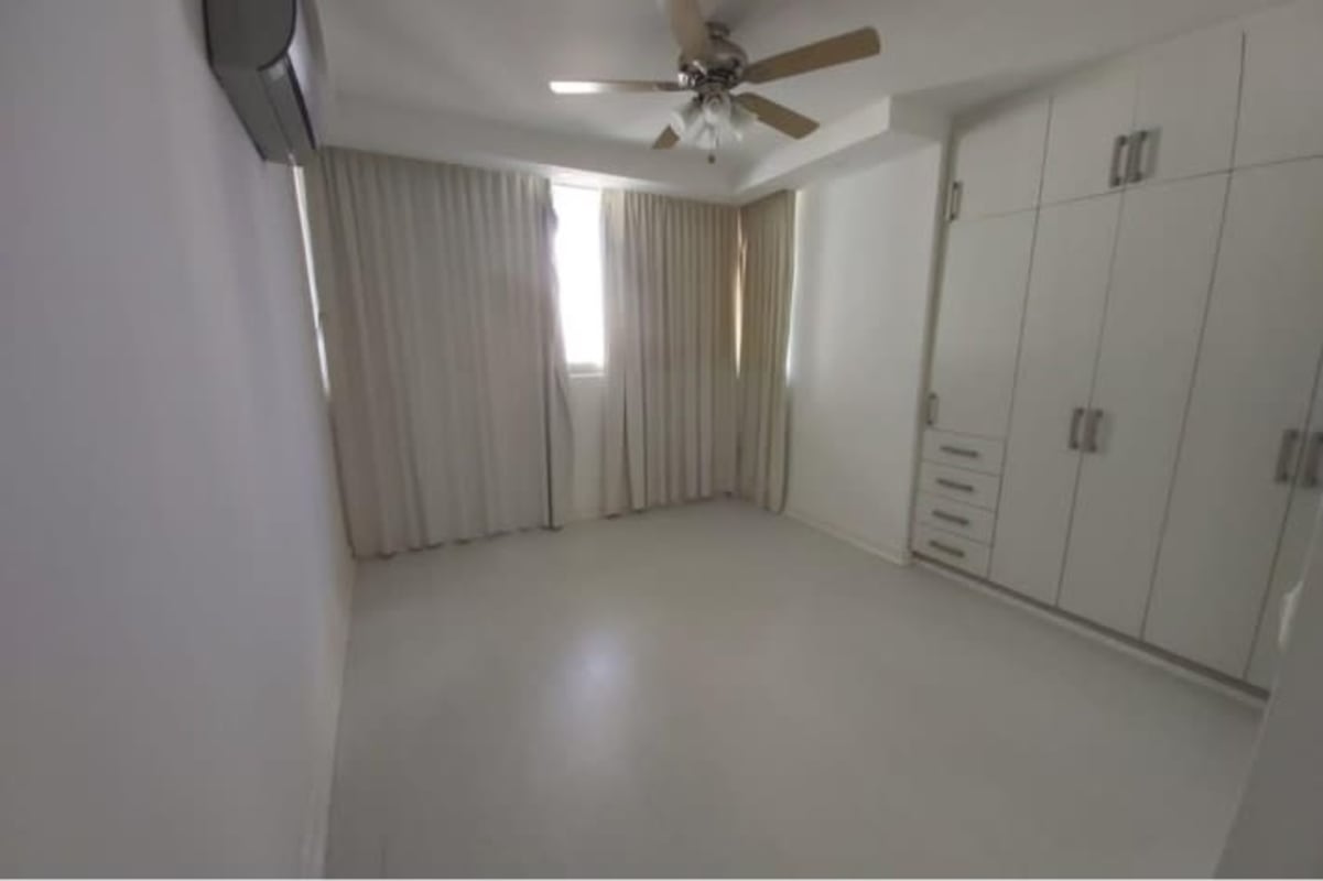 Bright master bedroom with city views and large windows PH Joy Tower San Francisco Panama