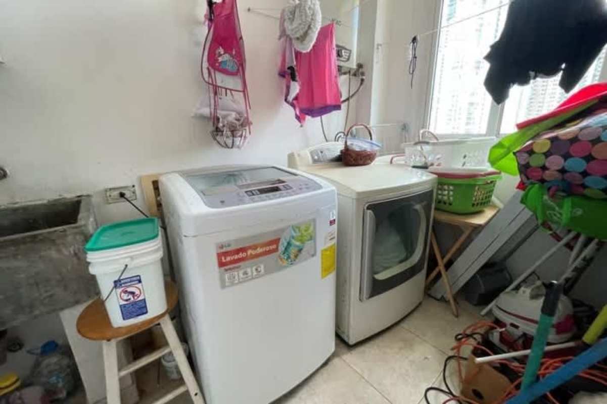 Master bedroom with walk-in closet, ensuite bath and city ocean view Mystic Point