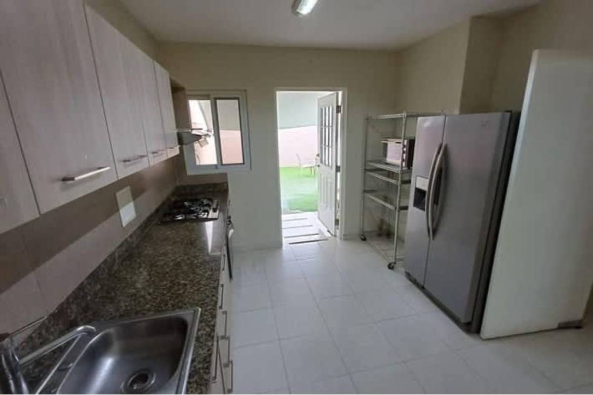 Gated community pool amenities in Versalles Costa Sur Panama City