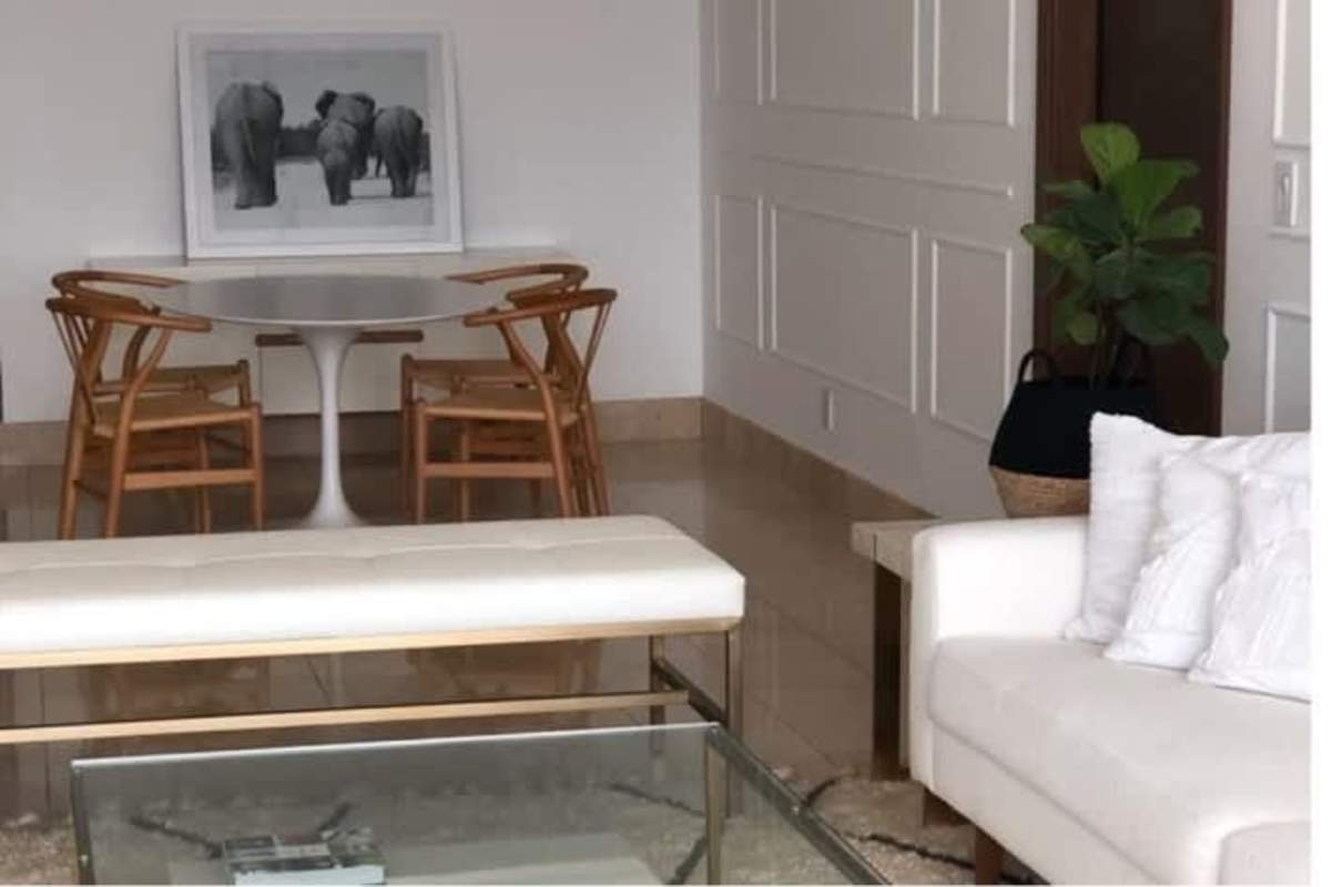 Bright modern dining area in luxury apartment PH Greenview Santa María Panama