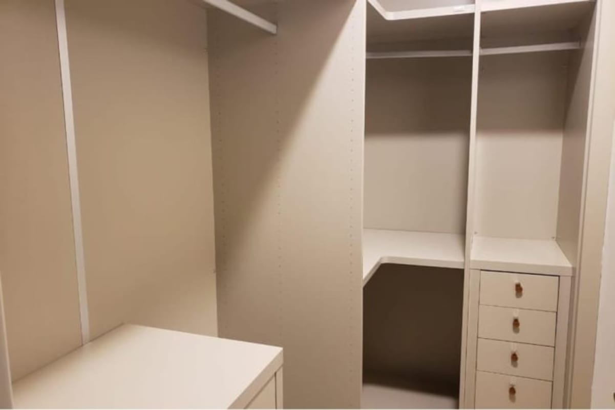 Spacious walk-in closet with built-in shelving PH Greenview Santa María Panama