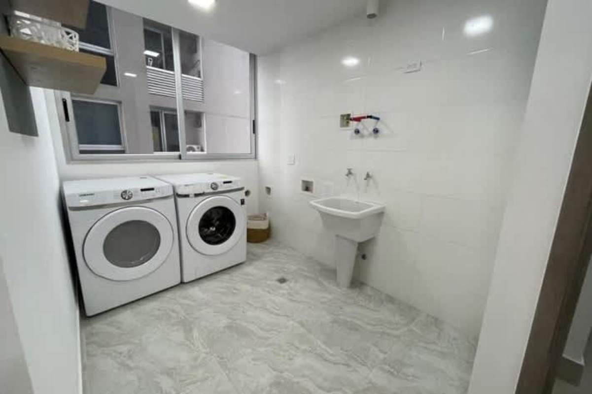 Bright living dining room with large windows PH Midtown El Cangrejo Panama