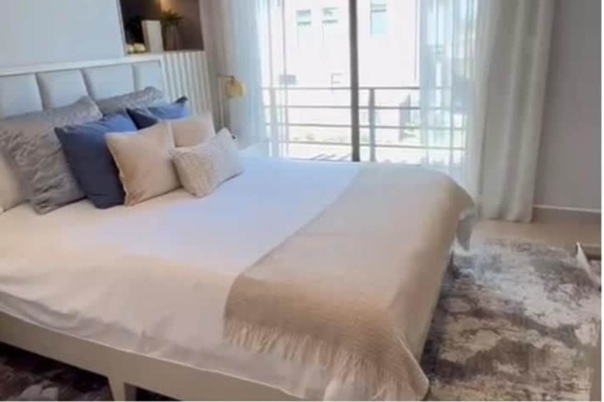 Master bedroom with balcony, king bed, and city view in house Costa Sur Panama