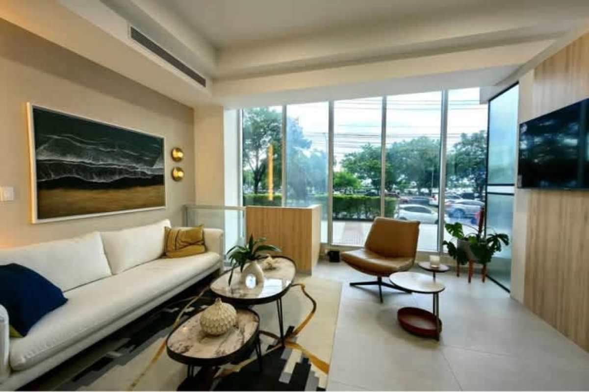 Modern bathroom with glass shower enclosure in Seaside House Avenida Balboa
