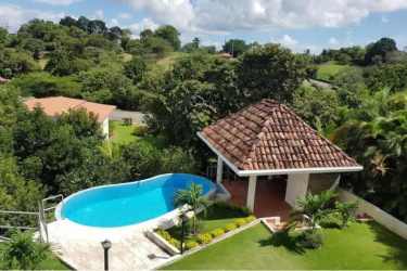 Panoramic view of countryside and mountain landscape surrounding Valle Village Panama for sale property