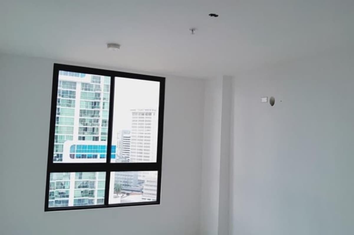 Infinity rooftop pool city skyline view PH The Gray Panama Calle 50