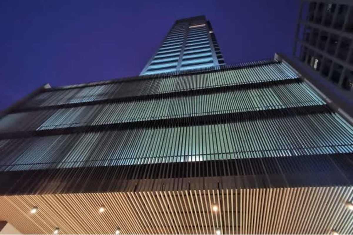 Spacious living room with terrace access and panoramic city view PH Prestige Tower Panama