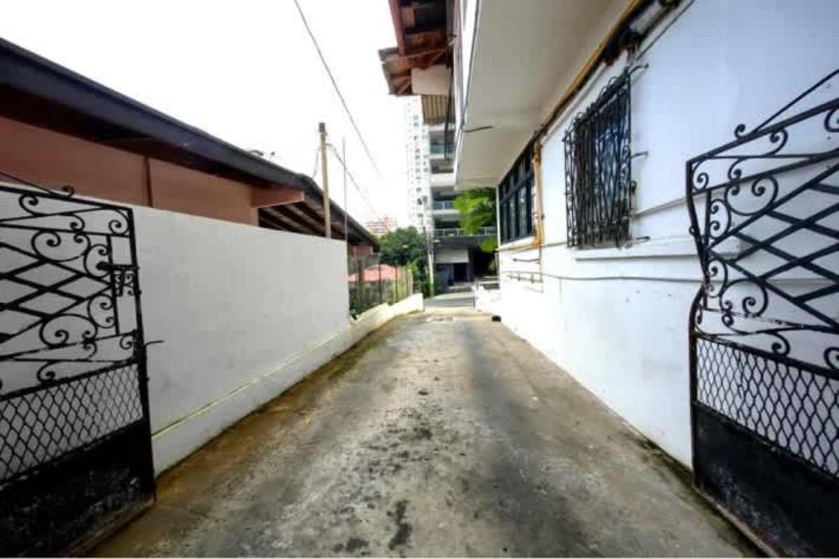 San Francisco Commercial Land with Kitchen & Offices