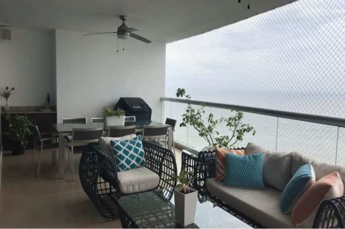 Contemporary kitchen with granite countertops and stainless steel appliances in PH Pearl at The Sea