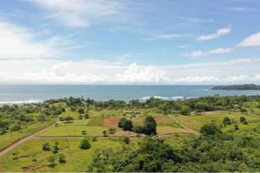 Green open land and Pacific ocean backdrop near Santa Catalina development Panama
