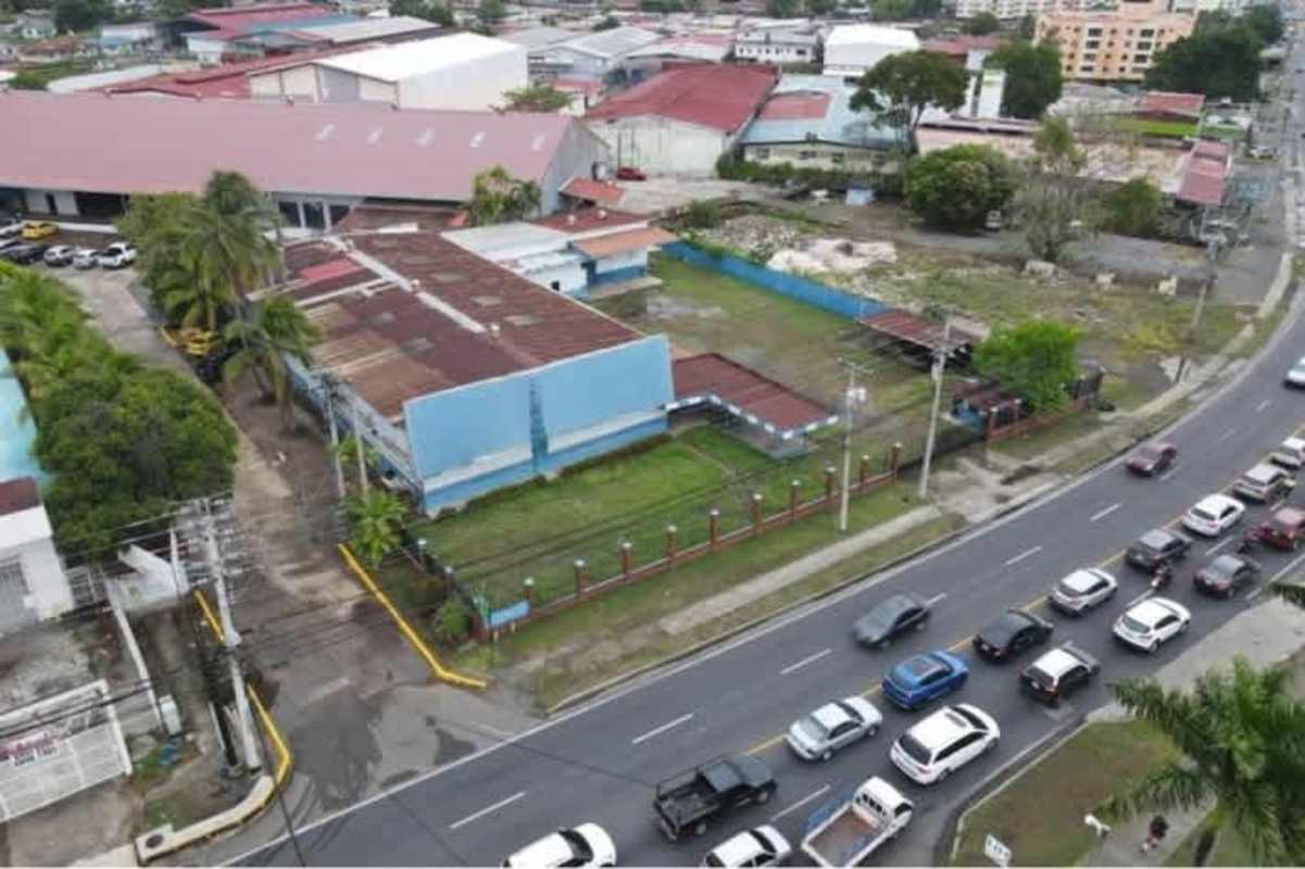 Strategic warehouse location on main commercial road in Juan Díaz Panama City with easy highway access