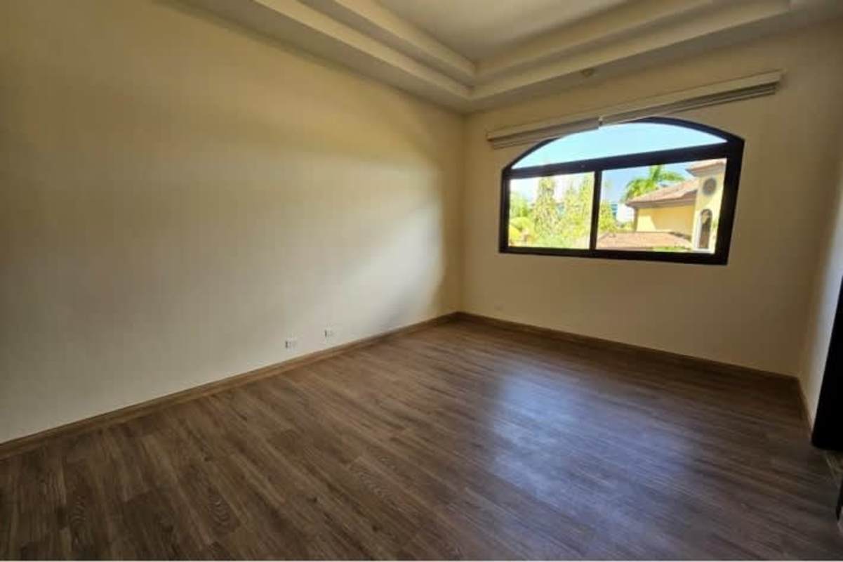 Modern bathroom with dual sinks, bathtub, glass shower and large mirrors in Antigua Costa del Este home.