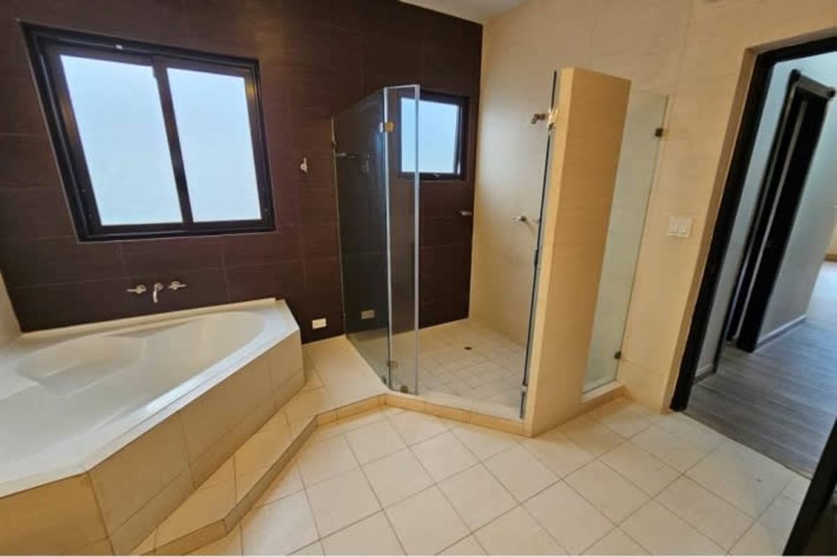 Spacious modern kitchen with granite countertops, wood cabinets, appliances in Antigua Costa del Este rental.