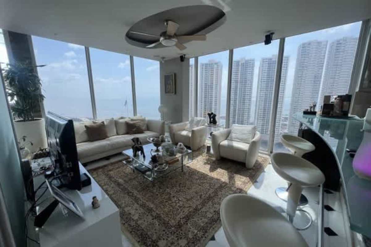 Contemporary kitchen with granite countertops and stainless steel appliances in PH Prive Panama