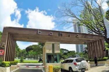 Modern lobby with lounge chairs and pool view Bahía Tower Nueva Gorgona Panama