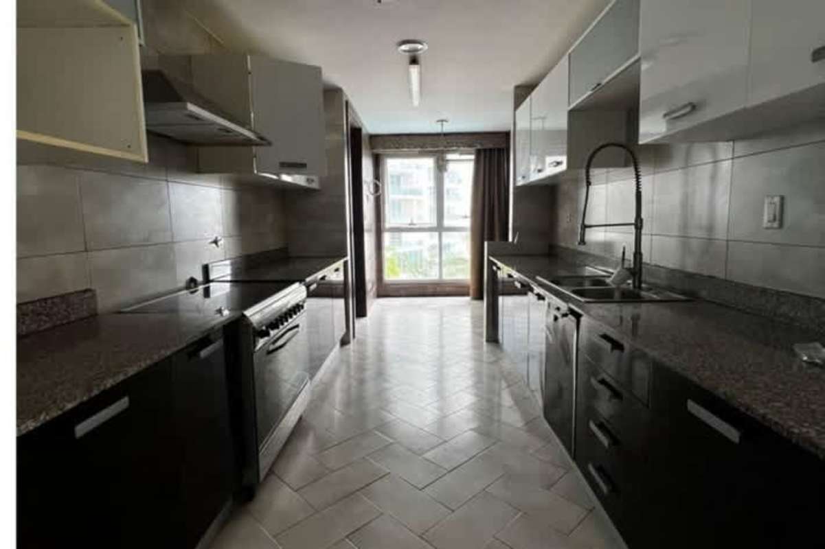 Ocean view infinity pool and deck in Punta Pacífica Trump Tower Panama