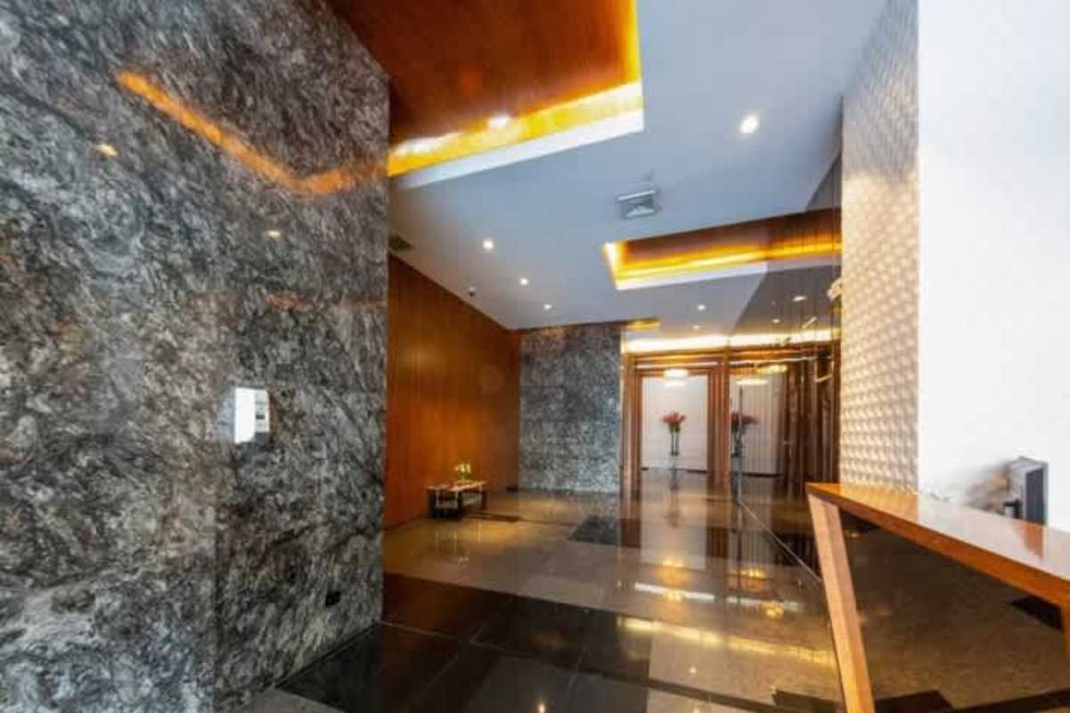 Unfinished commercial local with tile floors glass window Via Brasil commercial plaza Panama