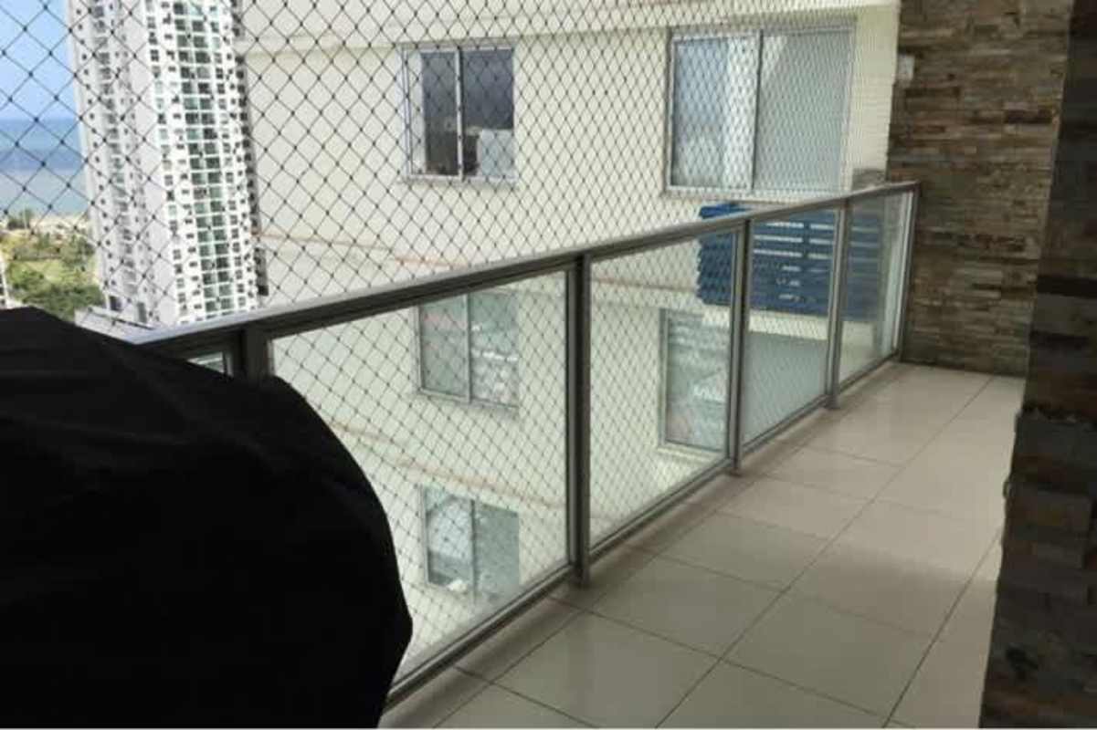 Luxury bathroom with jacuzzi tub, double vanity, modern finishes in PH San Francisco, Panama