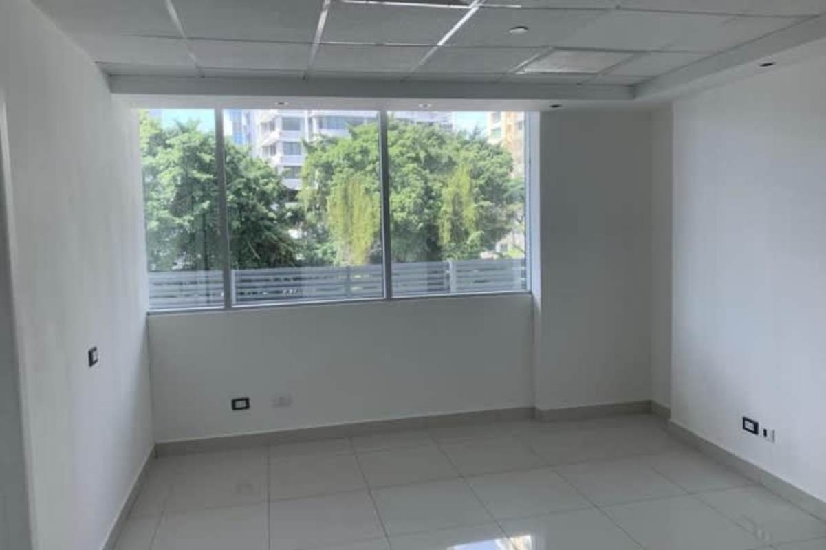 Private interior office with frosted glass wall inside PH BICSA Tower for rent Panama City