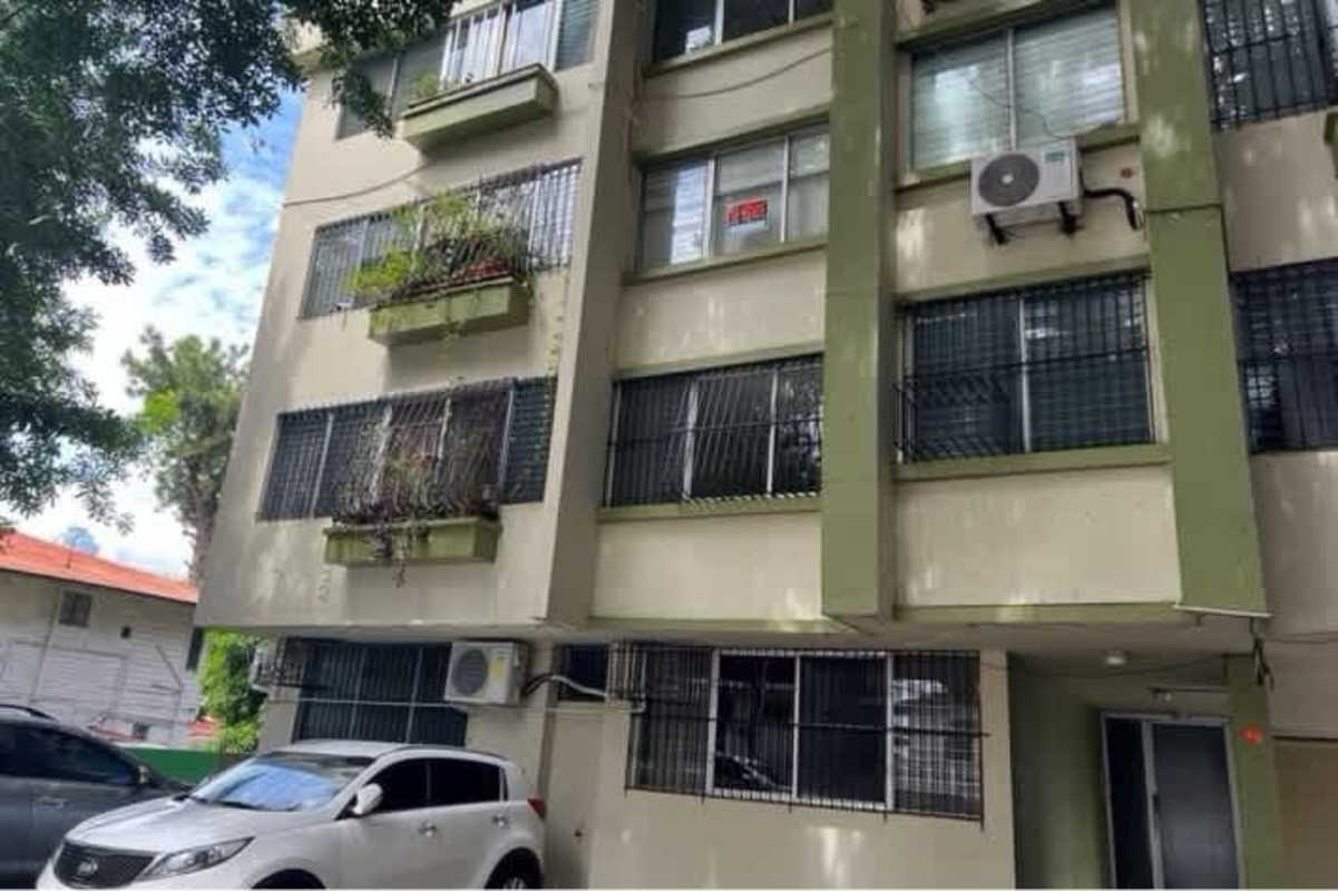 Small bedroom with built-in closet and tile floor in PH San Francisco Panama City