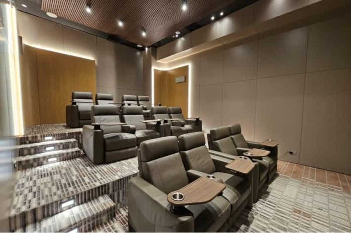 Infinity edge swimming pool with Pacific Ocean and skyline views at PH Pacific Point Punta Pacífica