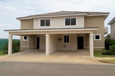 Two-story townhouse with covered double parking and Mediterranean style in Panama Pacifico