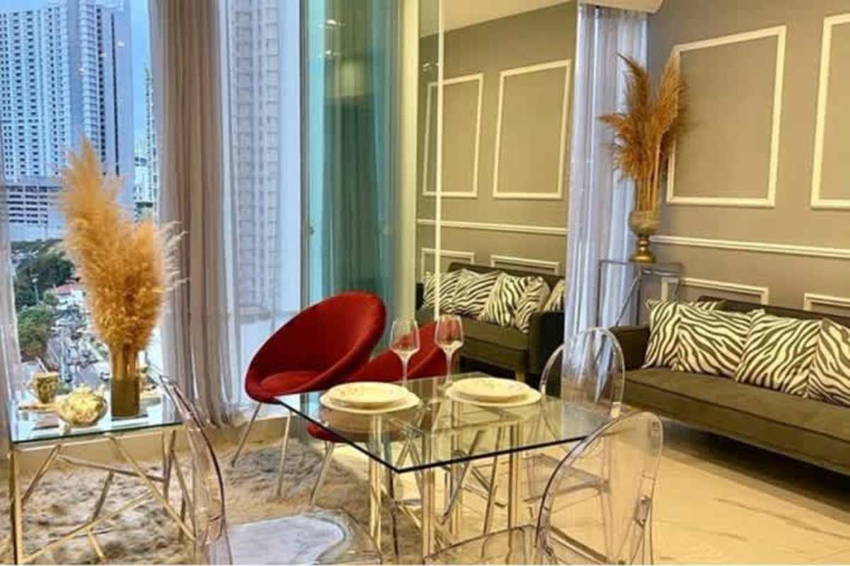 Contemporary bathroom at Mini Design House with modern sink, glass shower, marble look tiles