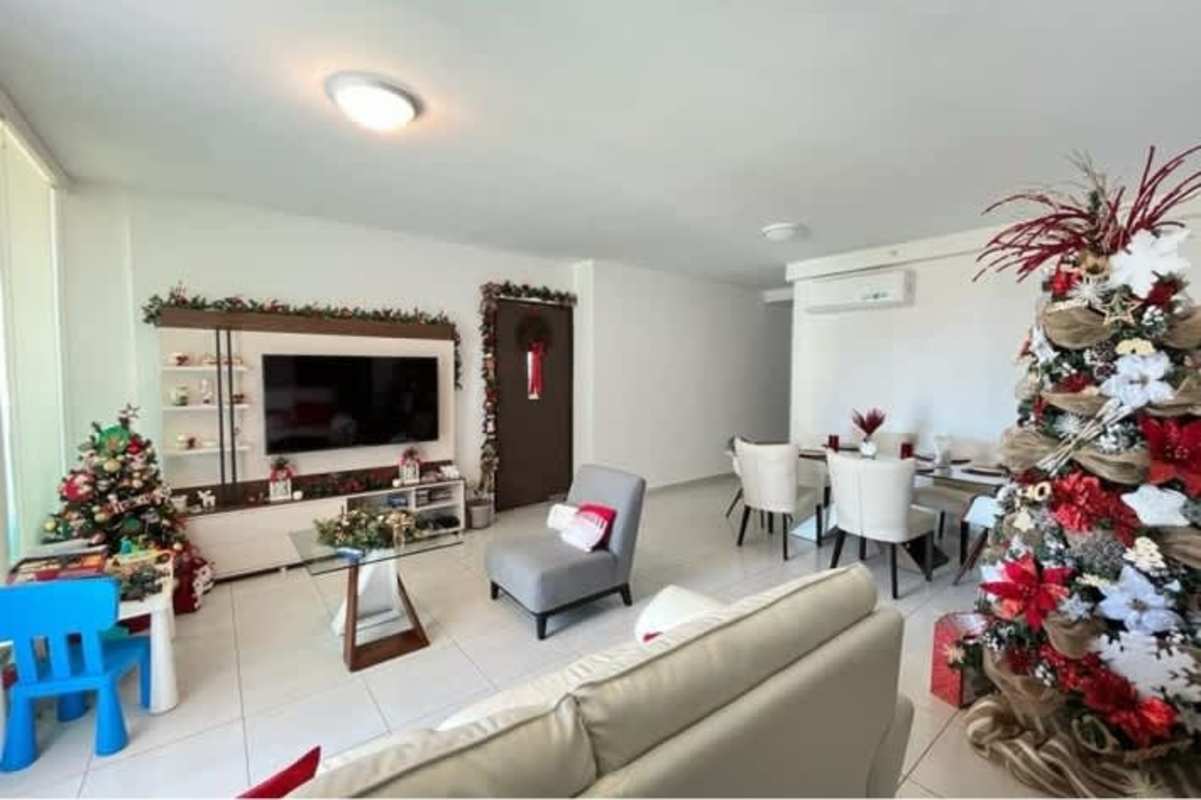 Contemporary bathroom with mosaic tile accent wall and pedestal sink in Panama apartment