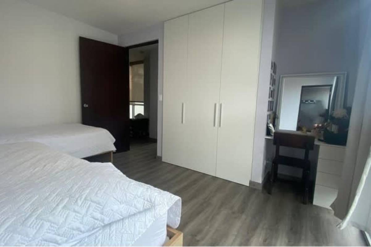 Guest bedroom with two beds, large wardrobe and natural light PH Sky Blue Tower Panama