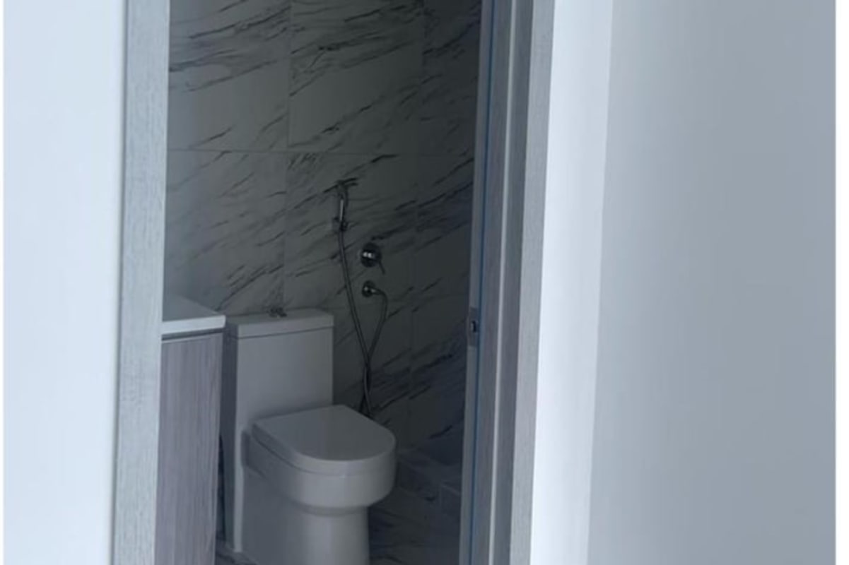 Contemporary second bathroom with marble-style tiles and modern fixtures in PH The Sands Panama City