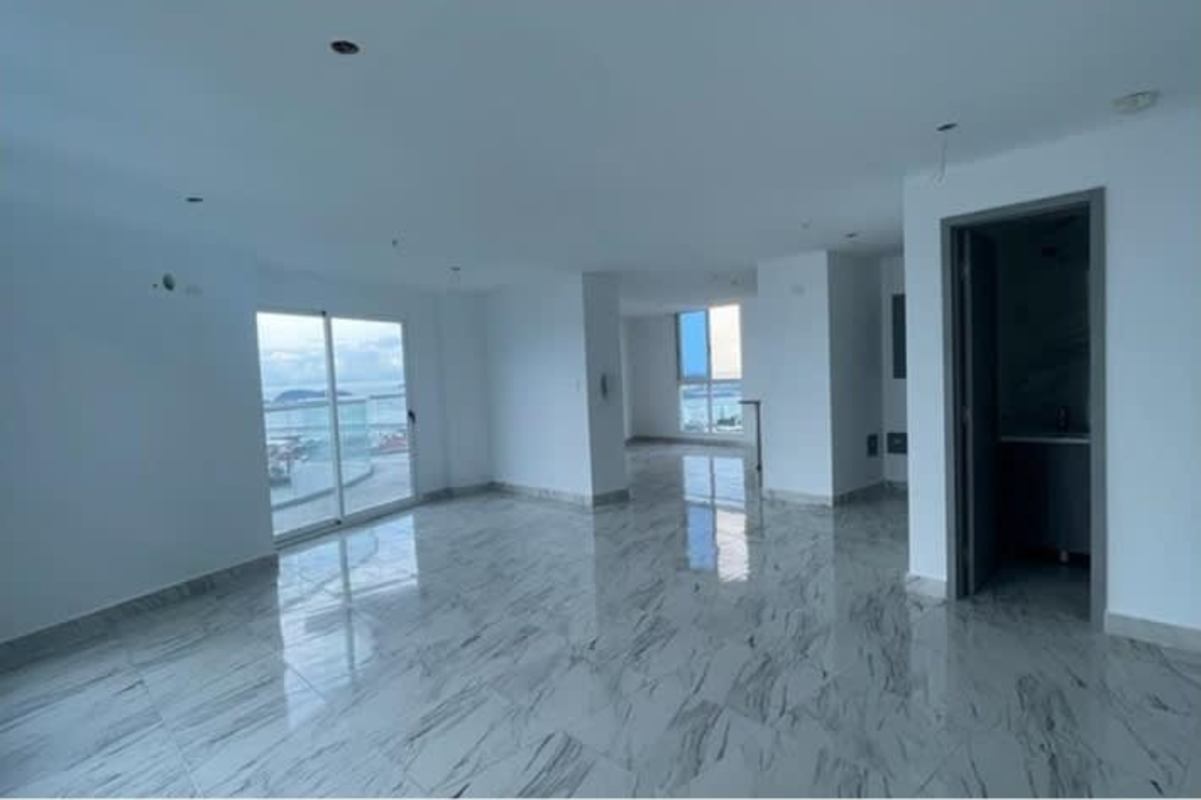 Oceanfront 1BR Condo with Balcony PH The Sands Avenida Balboa