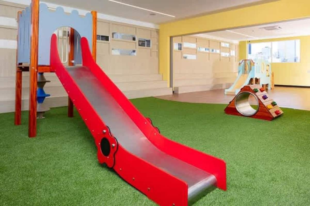 Family-friendly indoor kids playroom with slides at PH Argon El Cangrejo Panama