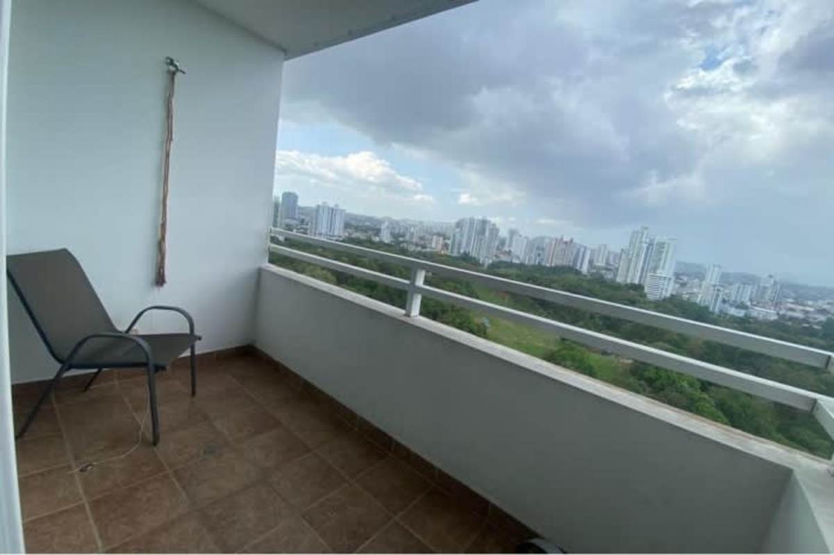 Spacious master bedroom with large window view and closet in PH Parque Omar Panama