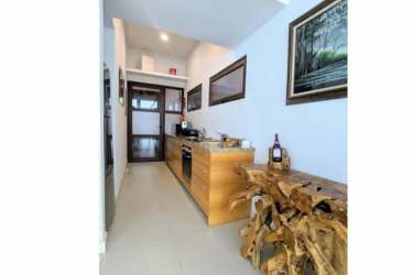 Oceanfront 1BR Condo with Pool Royal Palm Gorgona
